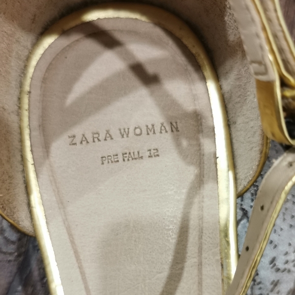 3/15 SALE Gold Embellished Sandals from Zara - Picture 3 of 7
